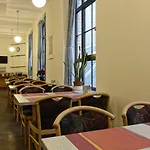 Opera 3* Köln