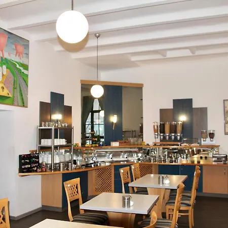 Opera Hotel 3*